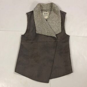 Dylan S Vest Frosty Tipped Grey Faux Shearling w snap button Excellent Condition